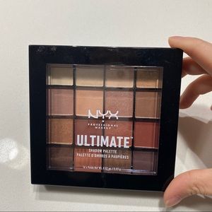 NYX warm neutrals eyeshadow palette